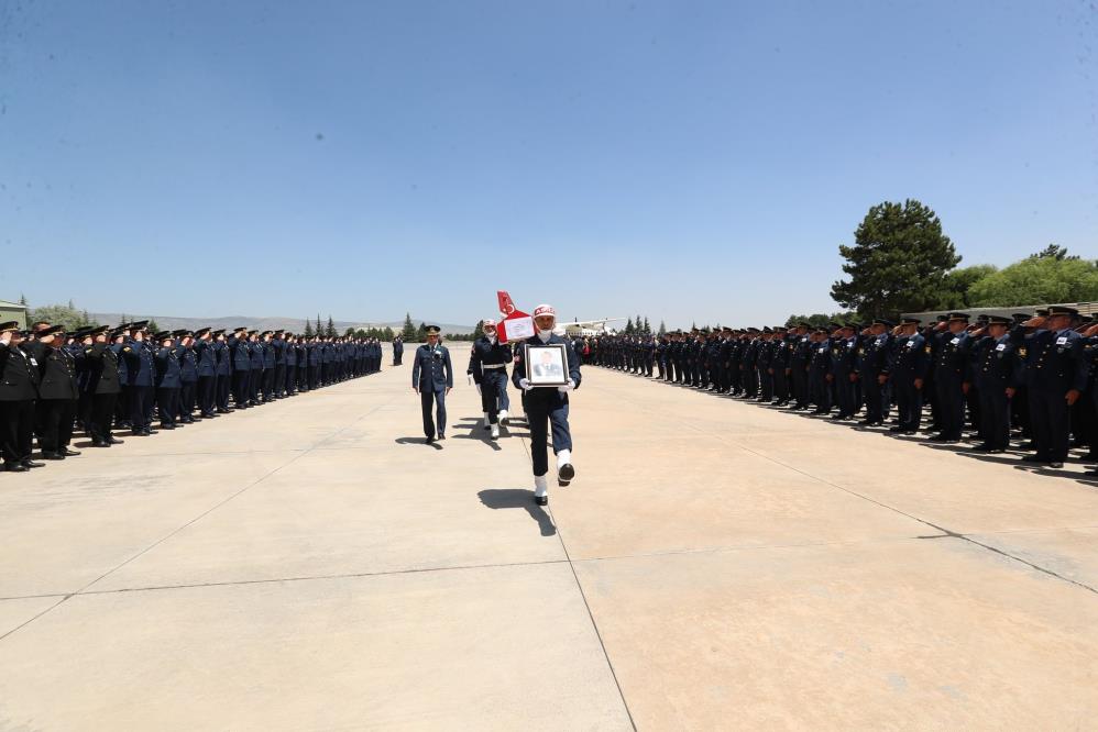 Şehit Hava Pilot Albay Gökhan Özen'in Naaşı Memleketine Götürüldü (2)