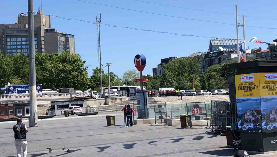 Taksim Ve Şişhane Metro Istasyonları Valilik Kararıyla Kapandı