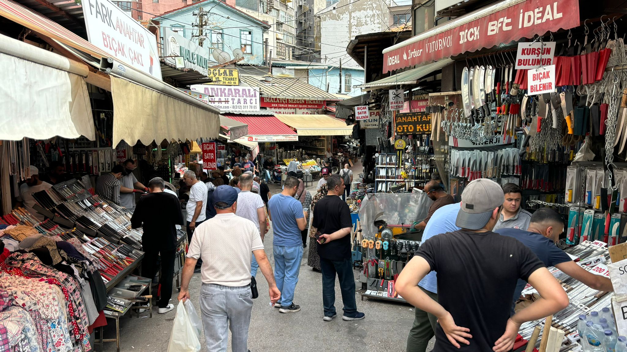 Ulus Sobacılar Çarşısı’nda Bayram Yoğunluğu Başladı!     (1)-1