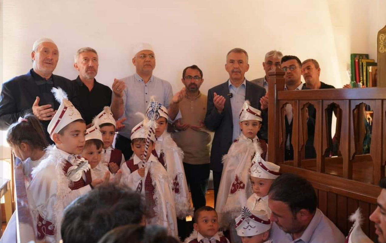 44. ‘Geleneksel Çamlıdere Aluçdağı Yağlı Güreşleri Festivali’ Coşkuyla Gerçekleştirildi  (1)