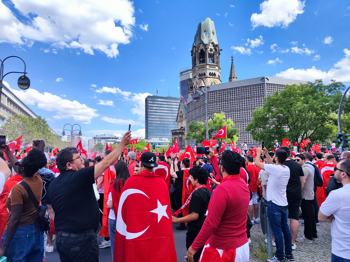 50 Bin Türk Taraftar Berlin Olimpiyat Stadı'na Yürüdü! (1)