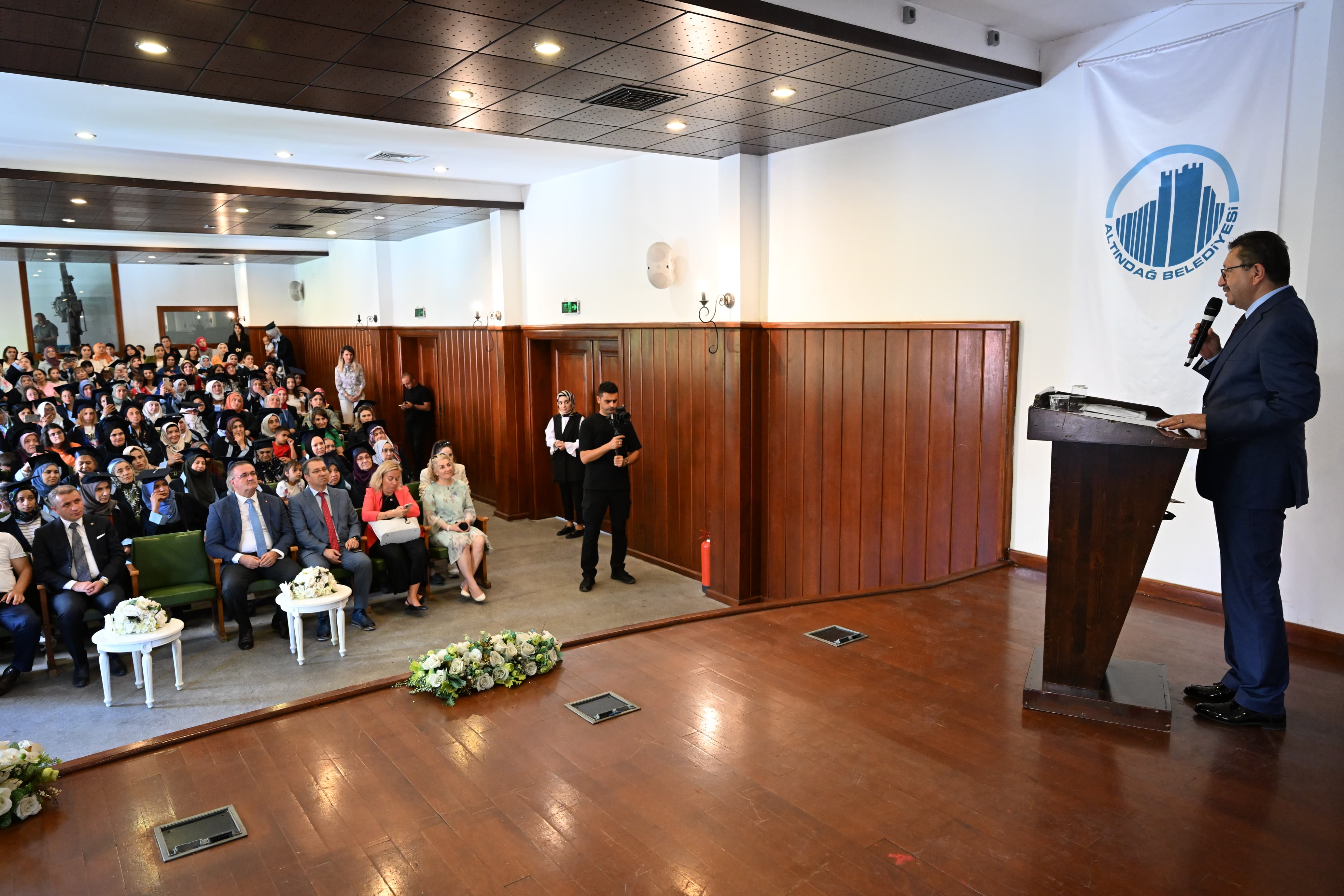 Altındağ'da Neşe Dolu Mezuniyet Altındağlı Kadınlar Hayallerine Kavuştu (2)