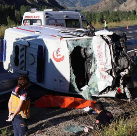 Ambulans Kaza Yaptı Çok Sayıda Can Kaybı Ve Yaralılar Var!