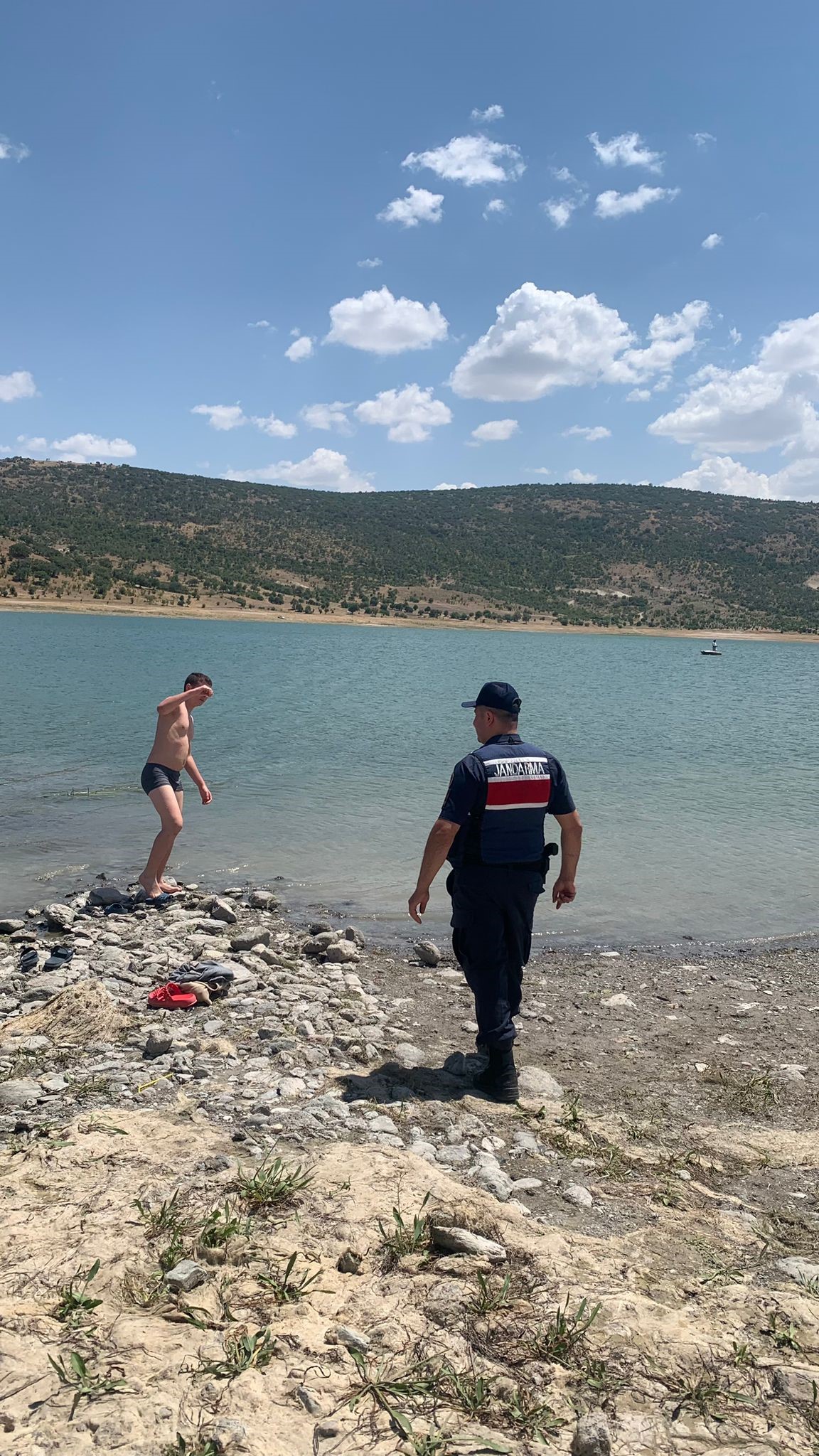 Ankara’da Serinlemek İçin Baraja Giren 5 Kişiye Ceza Kesildi (1)