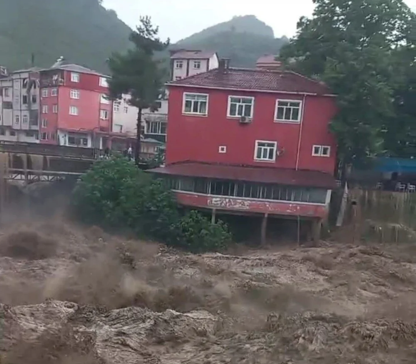 Bakan Yerlikaya'dan Sel Felaketine Ilişkin Açıklama (4)