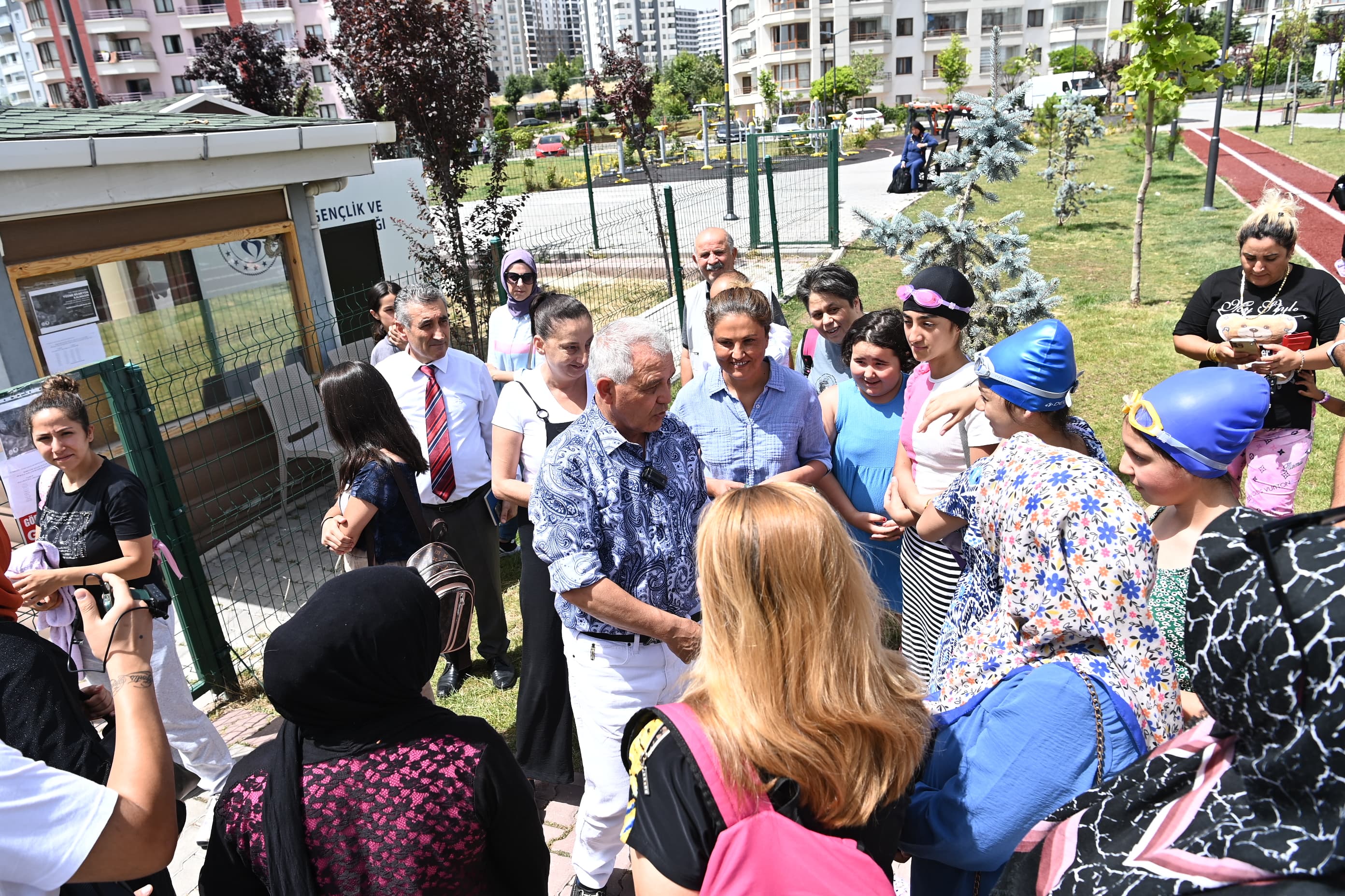 Başkan Şahin’den Kazakistan Parkı Ve Muhtarlık Binası’nda Inceleme (2)