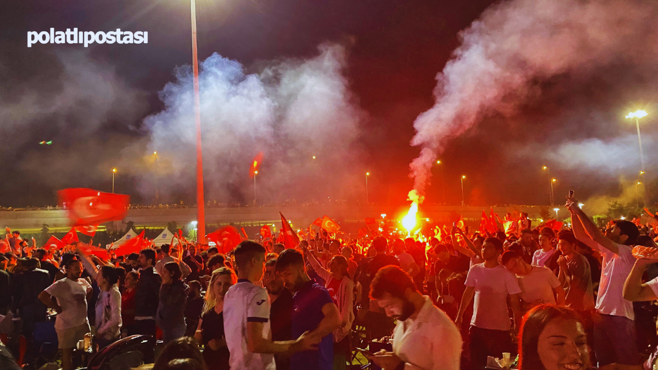 Başkentliler, Avusturya Galibiyetini Aoç’de Kutladı (4)