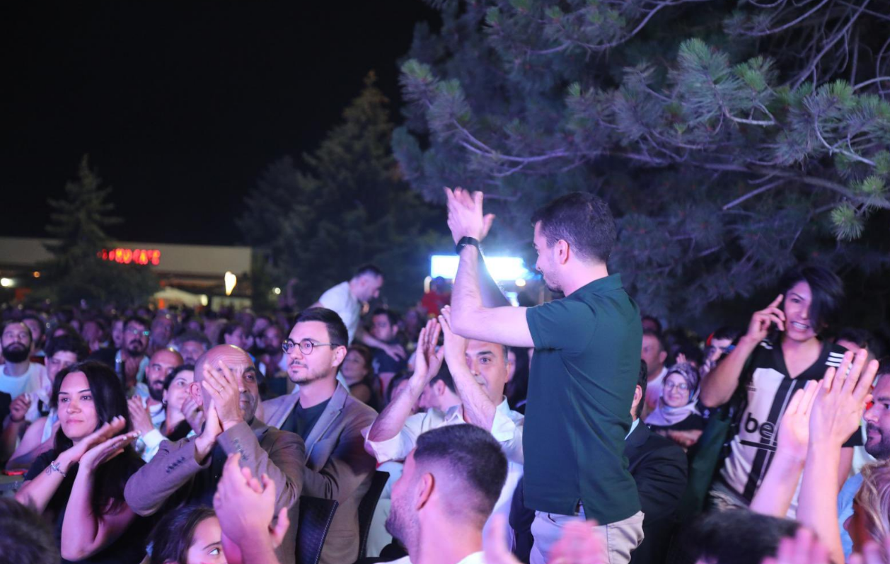 Çankaya'da Milli Maç Heyecanı Başkan Güner Vatandaşlarla Birlikte İzledi!  (2)