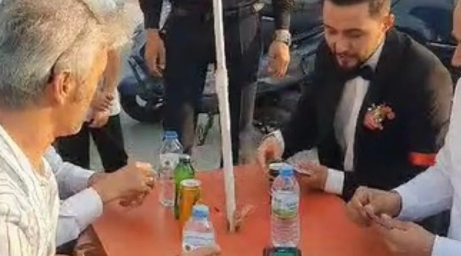 Gelin Arabasından Inen Damat Öyle Bir Hareket Yaptı Ki Görenler Şok Oldu