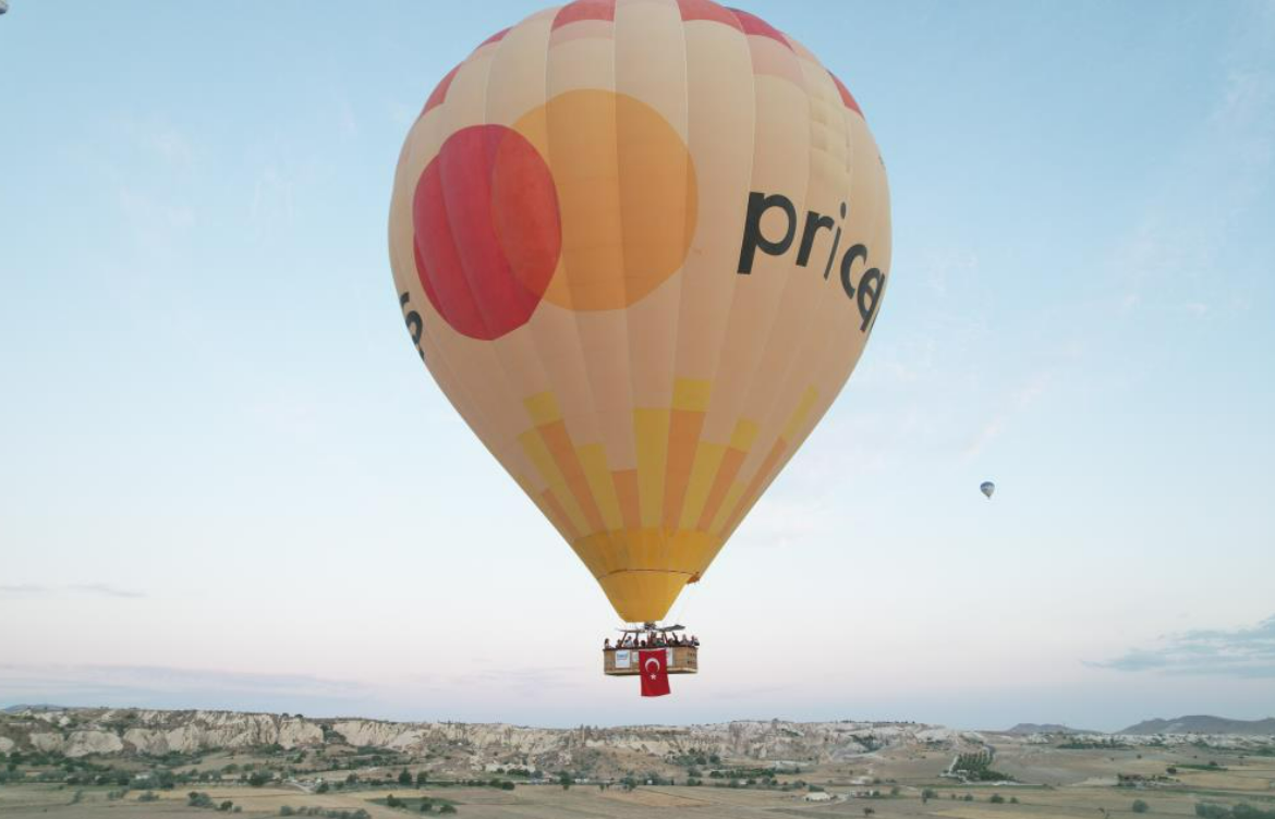 Kapadokya'da Sıcak Hava Balonları 15 Temmuz Anısına Havalandı (2)