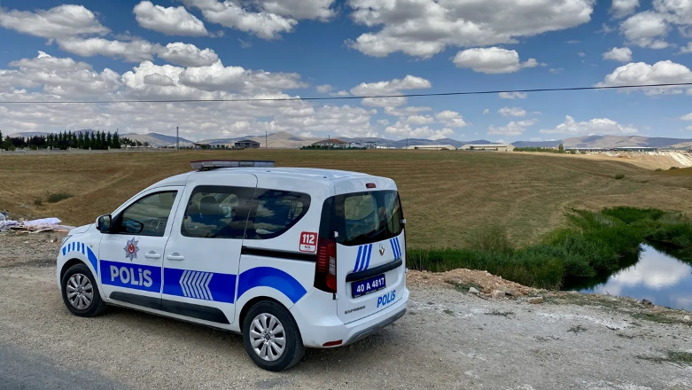 Kırşehir'de Şok Eden Olay Gölet Kenarına Atılmış Baza Içinde Ceset Bulundu! 11