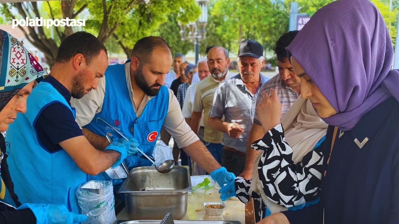 Polatlı İlçe Müftülüğü Cumhuriyet Meydanında Aşure Dağıttı (4)