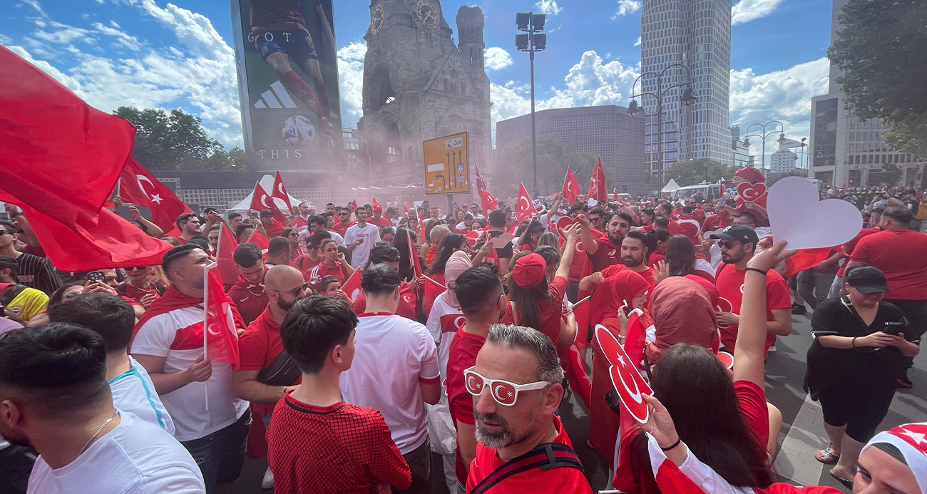 Türk Taraftarlar Maç Öncesi Heyecanı Zirveye Taşıdı! 