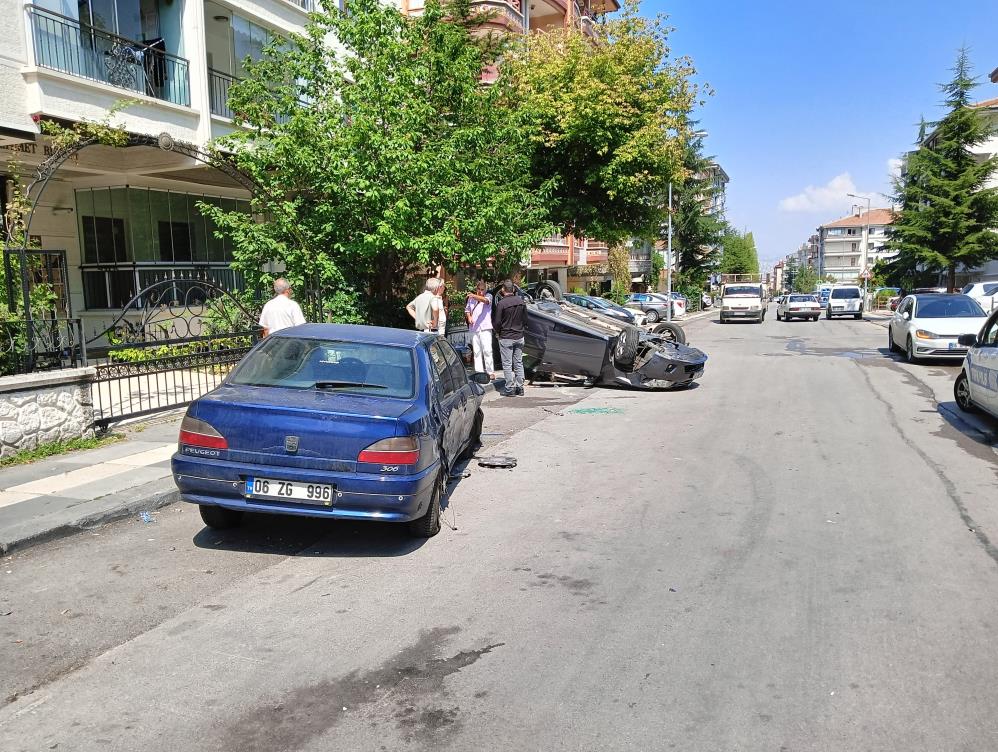 Ankara'da Korkunç Kaza! Yayaya Çarpan Araç Takla Attı 1