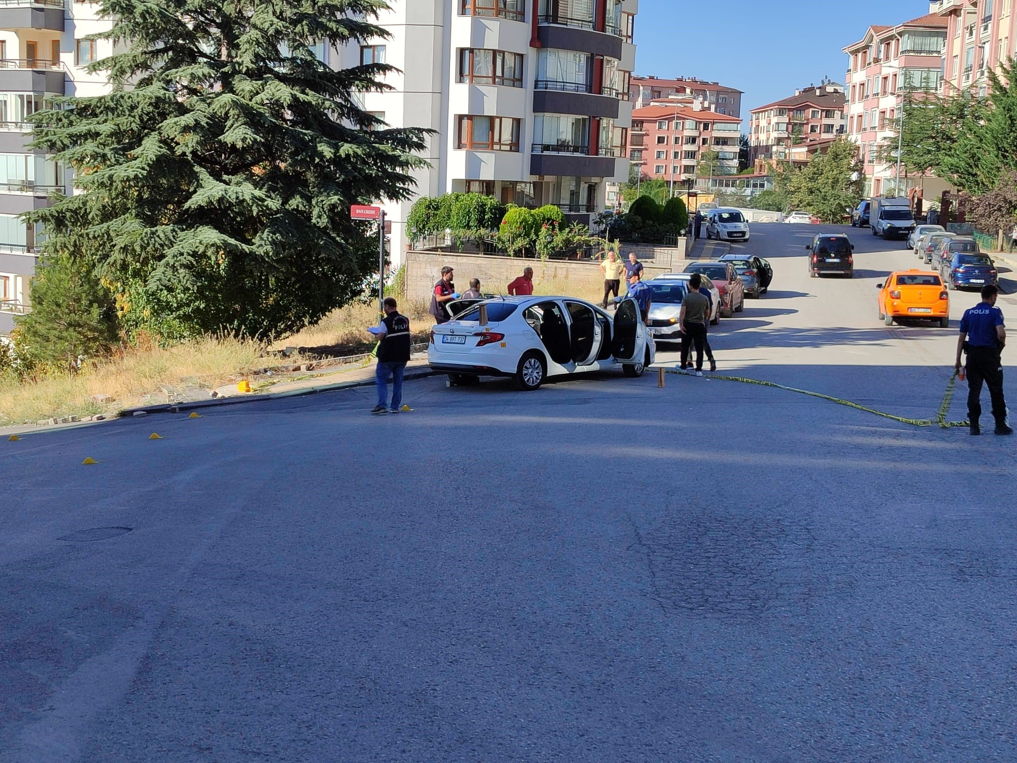 Ankara'nın Dikmen Ilçesinde Seyir Halindeki Araca Kurşun Yağdırdı (2)