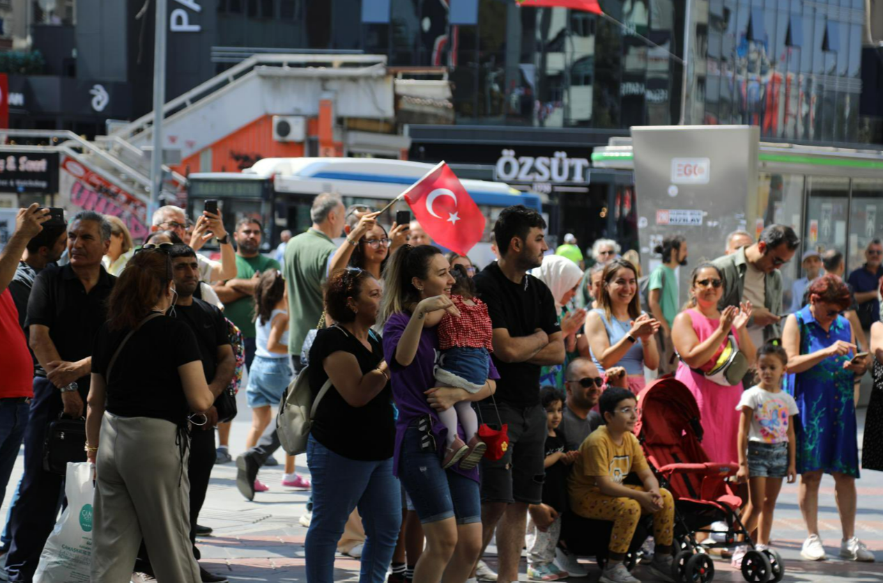 Çankaya’nın Dört Bir Yanı Zafer Bayramı Kutlamalarıyla Şenlendi!  (1)