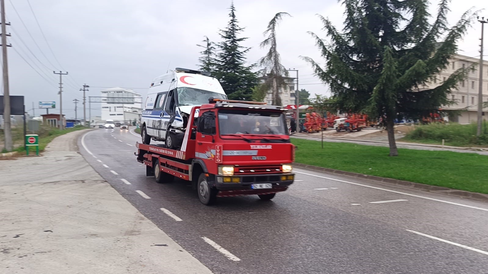 Hasta Taşıyan Ambulans Yan Yattı!  (2)