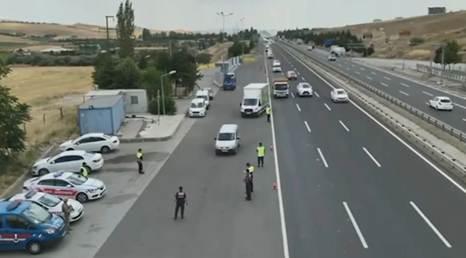 İçişleri Bakanı Ali Yerlikaya Trafik Denetim Sonuçlarını Açıkladı (2)