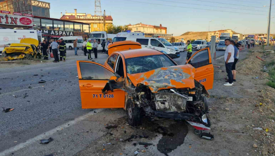 Kırıkkale Ankara Karayolunda Feci Kaza Can Kaybı Ve Yaralılar Var (1)