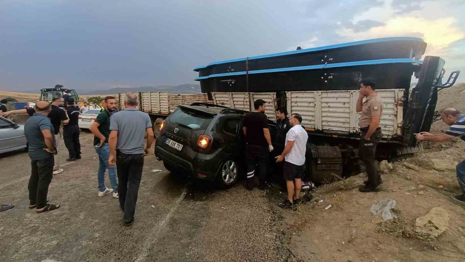 Kırıkkale’de Feci Kaza Tır, Otomobili Altına Aldı!  (2)