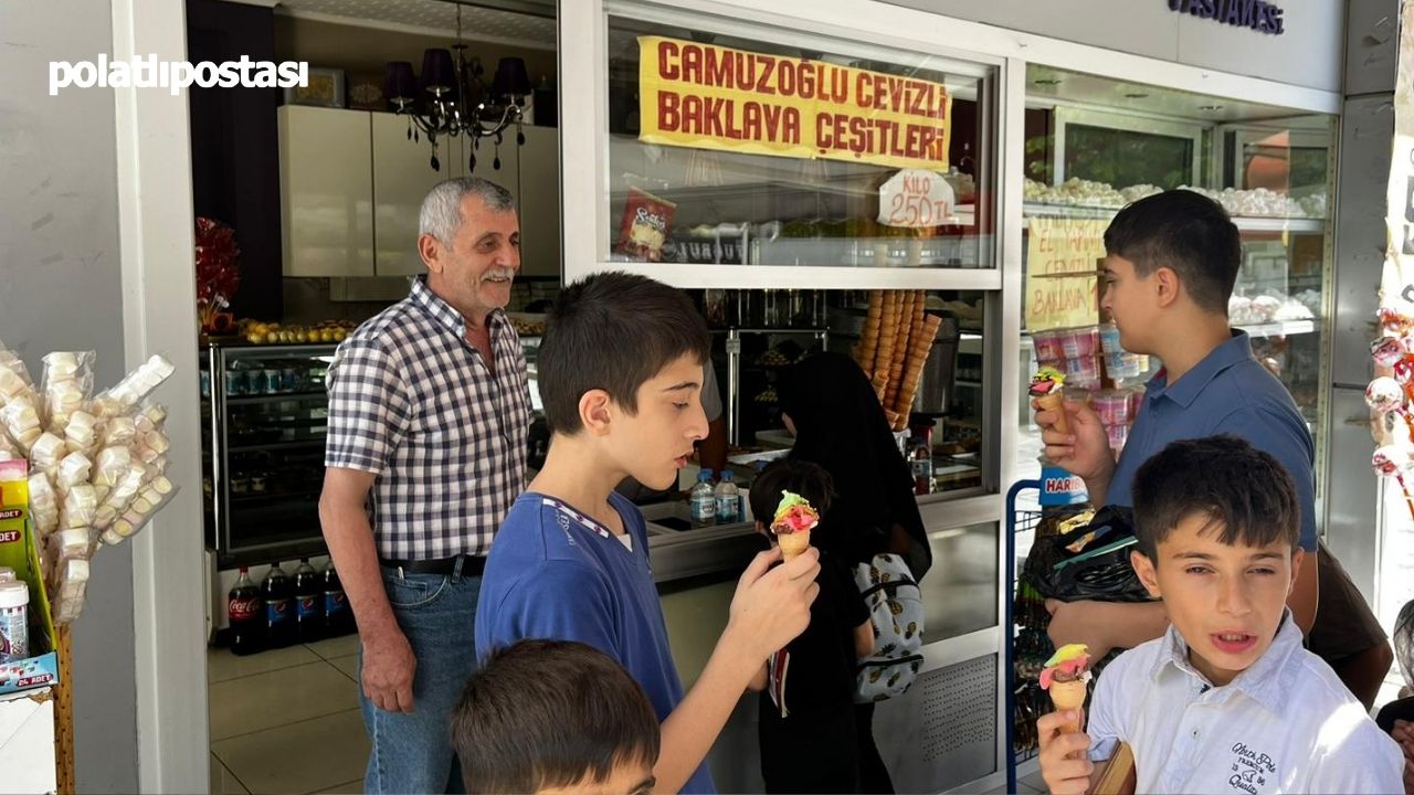 Polatlı Çarşı Camii Vakfı'ndan Yaz Tatilinde Kuran Kursu Öğrencilerine Dondurma Ikramı (1)