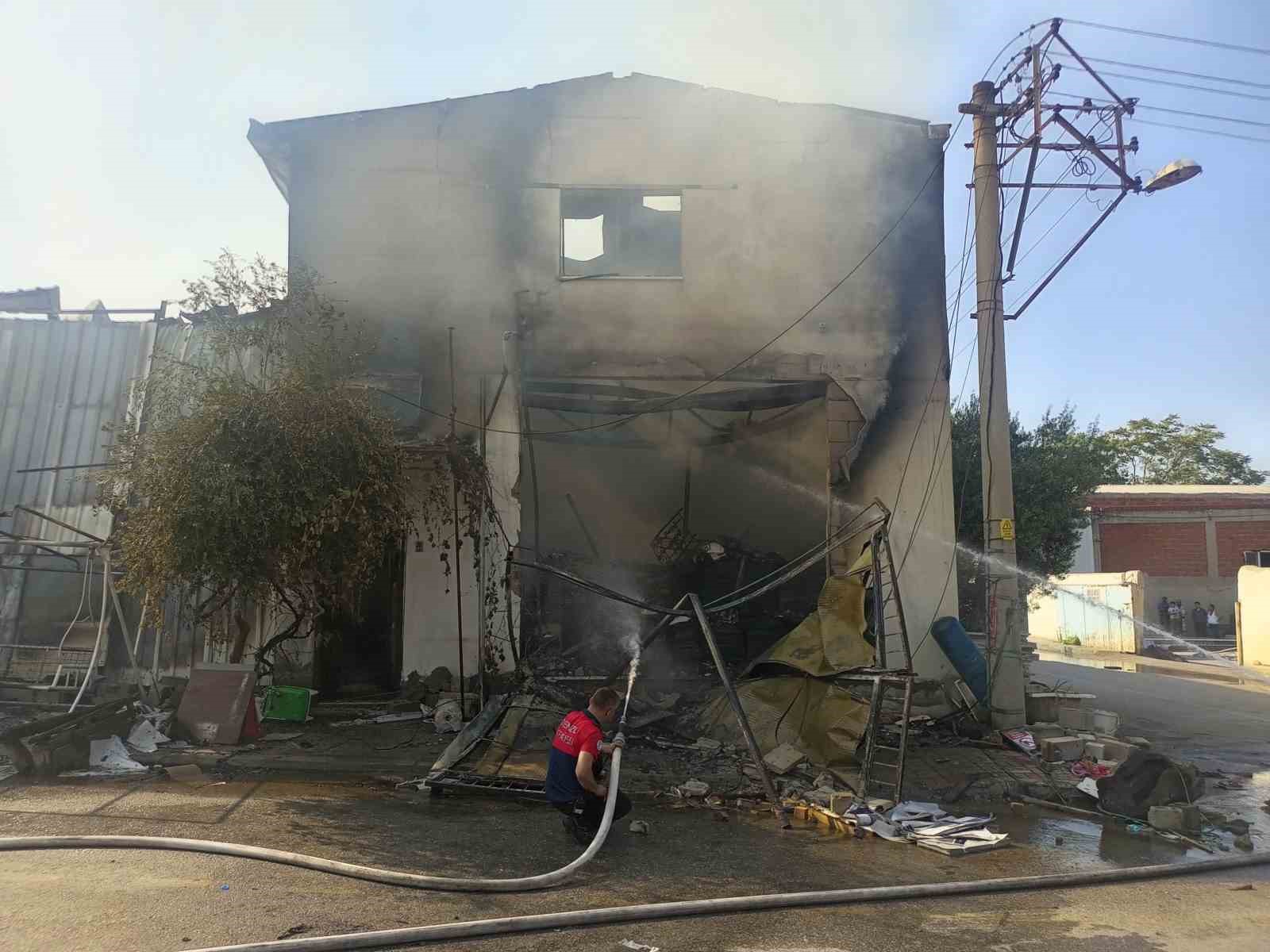 Şarjda Bırakılan Telefon, Fabrikayı Küle Çevirdi! 