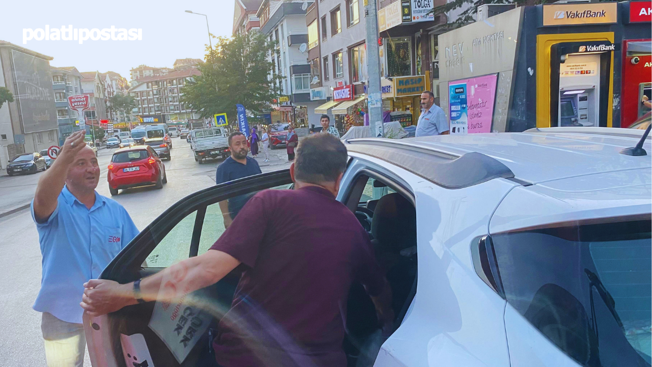 Yol Kenarına Park Edilen Araçlar Trafiği Felç Etti Ego Aracı Dönüş Yapamadı! (1)