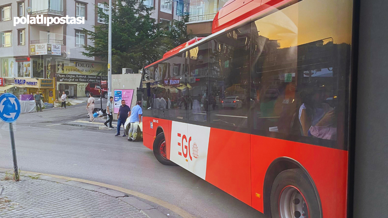 Yol Kenarına Park Edilen Araçlar Trafiği Felç Etti Ego Aracı Dönüş Yapamadı! (2)