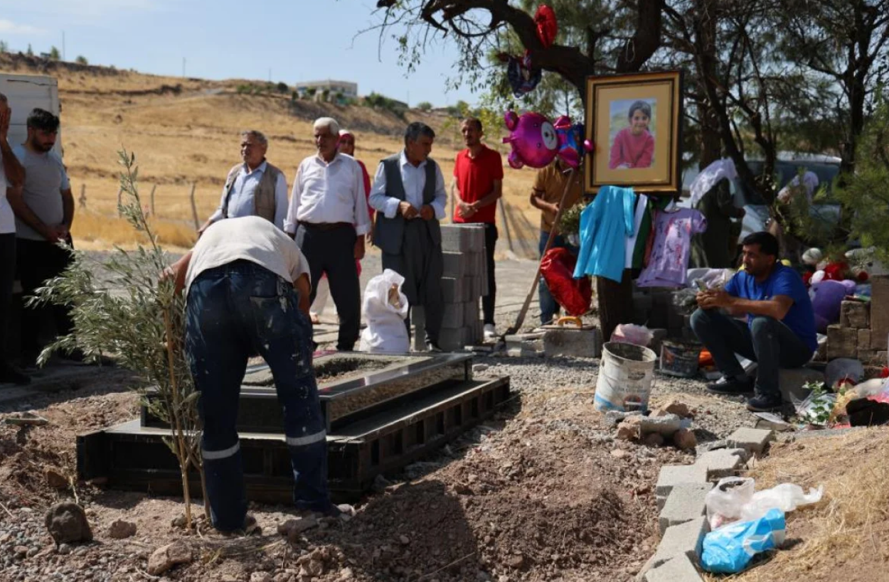 8 Yaşındaki Narin Güran'ın Mezarı Valilik Tarafından Yaptırıldı (3)