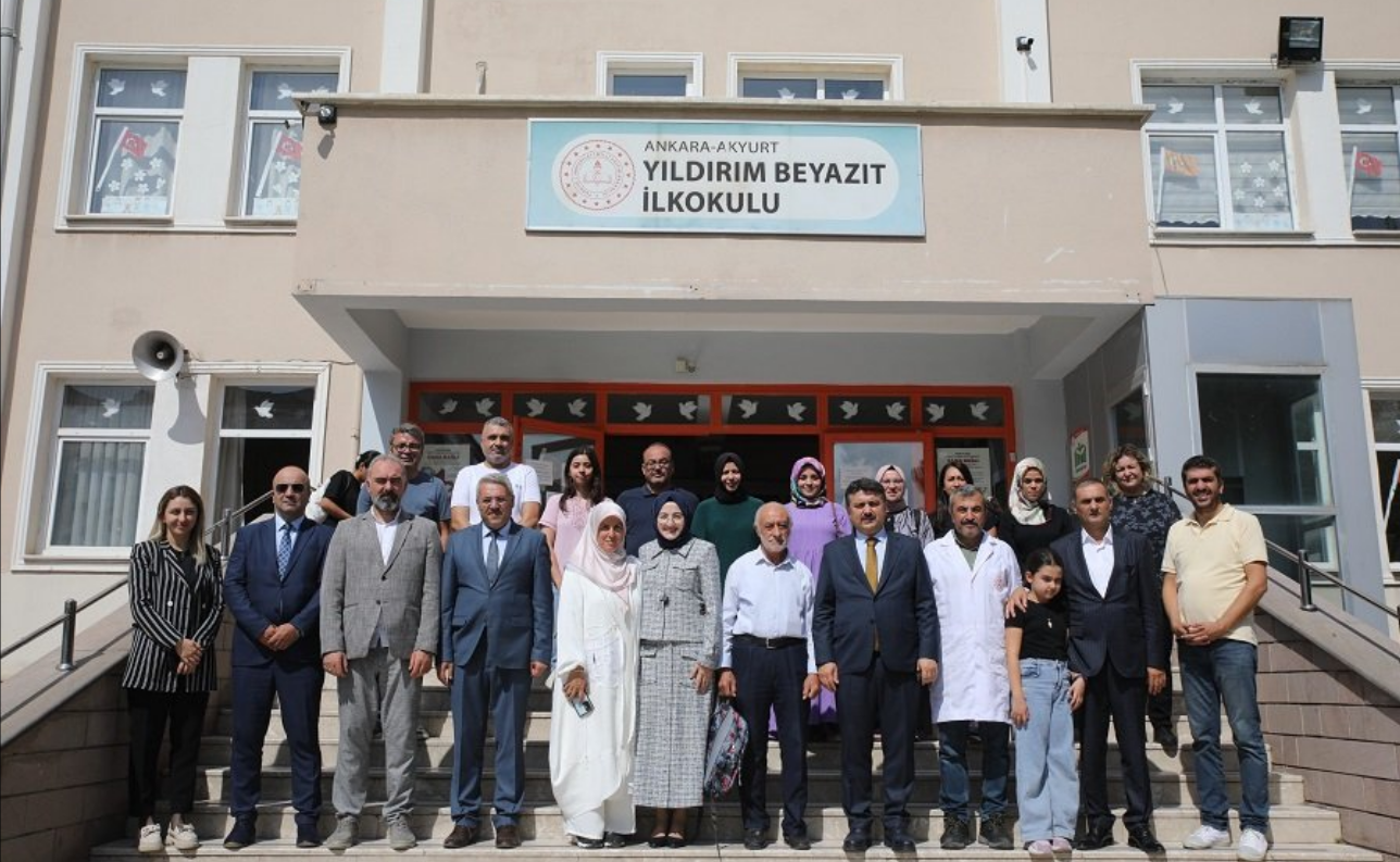 Akyurt Belediye Başkanı Ayık'tan 1'Nci Sınıflara Çanta Ve Kırtasiye Hediyesi (3)