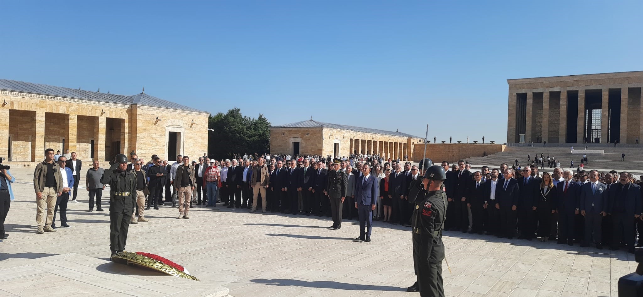 Chp Genel Başkanı Özgür Özel’den Anıtkabir’e 101. Yıl Ziyareti  (2)