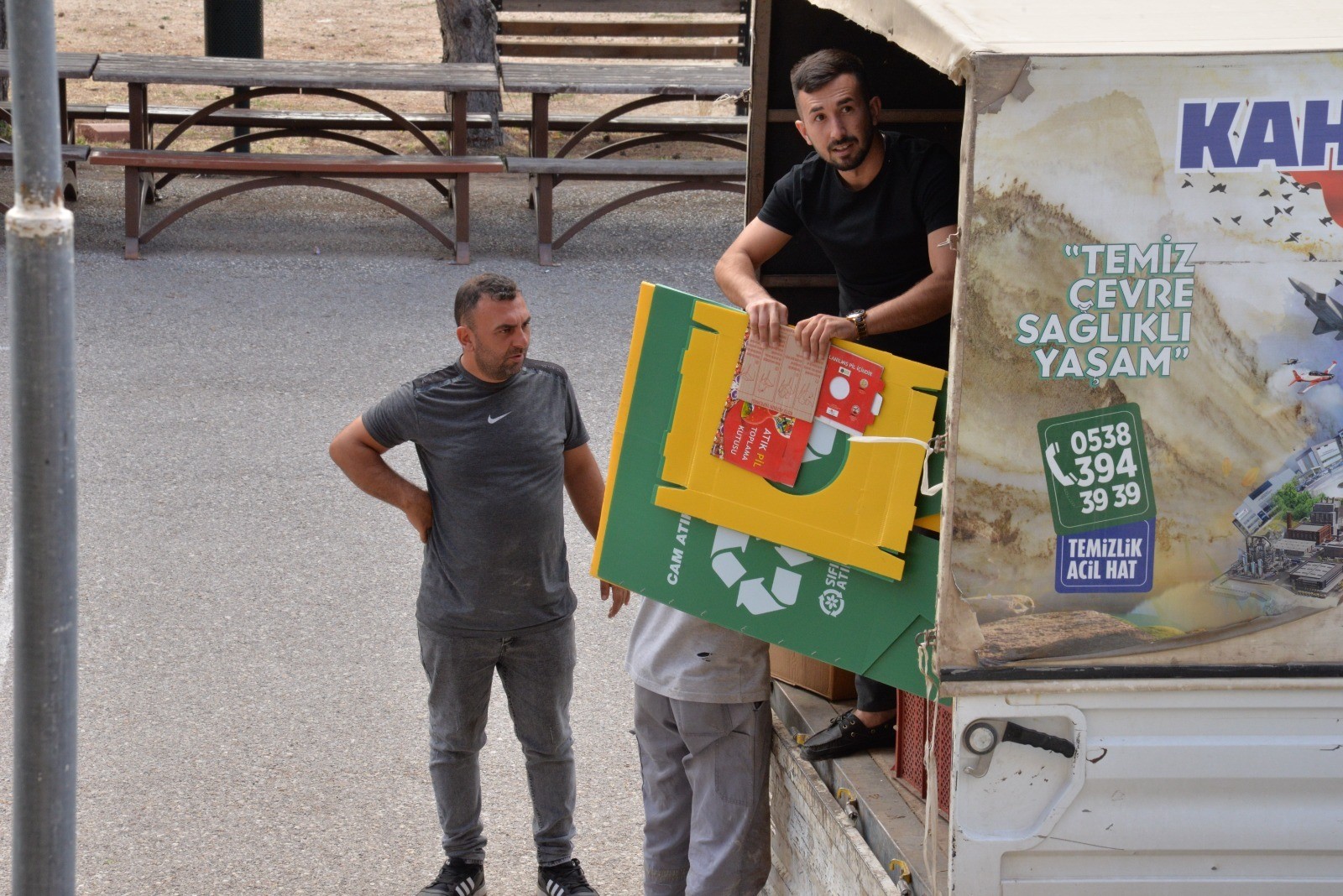 Kahramankazan Belediyesi'nden Okullara Temizlik Malzemesi Desteği  (1)