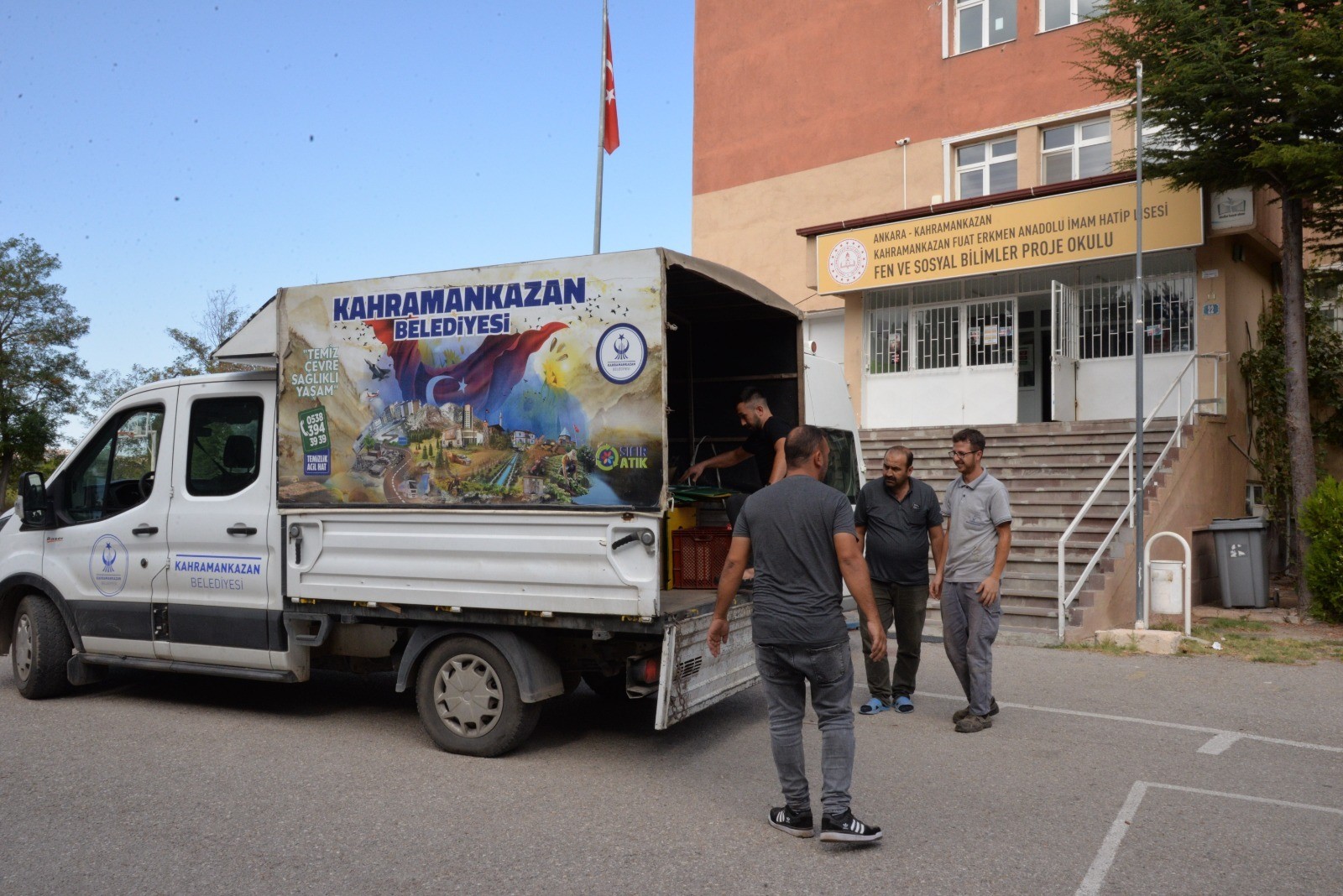 Kahramankazan Belediyesi'nden Okullara Temizlik Malzemesi Desteği  (2)