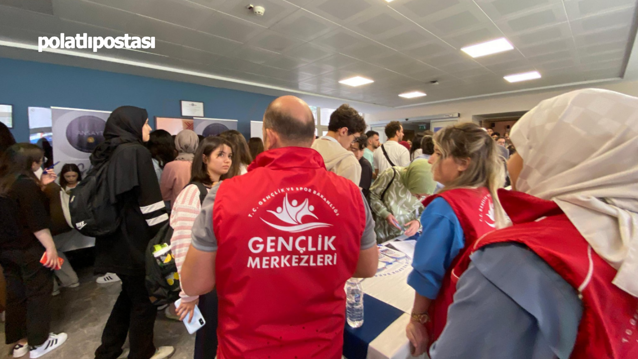 Keçiören Gençlik Merkezi Üniversite Öğrencileri Ile Bir Araya Geldi (1)