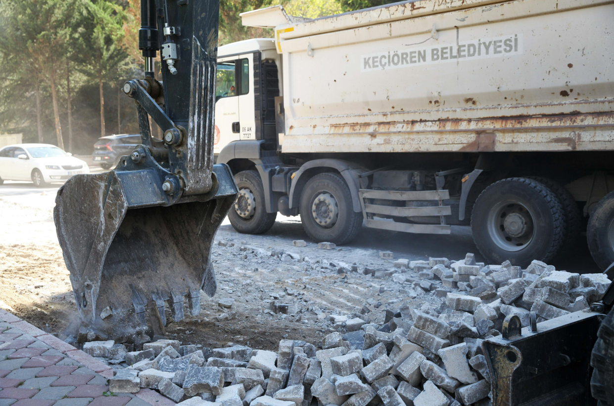 Keçiören’de Yol Ve Kaldırım Çalışmaları Hız Kesmeden Devam Ediyor!  (4)