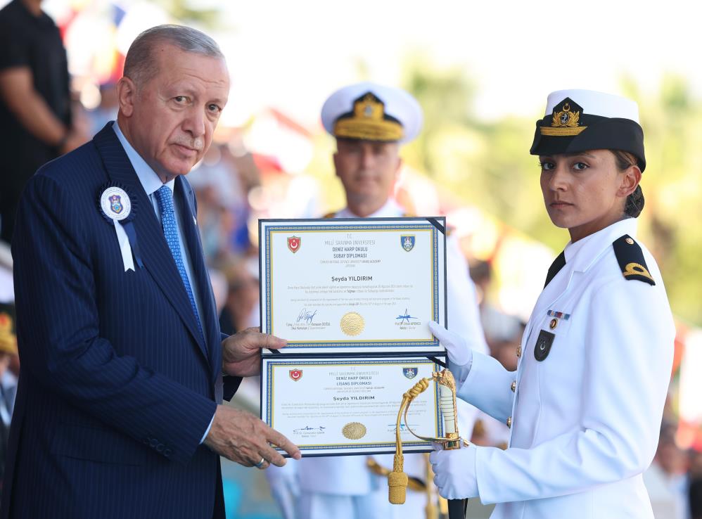 Tsk Tarihinde Bir Ilk! Harp Okulu Birincileri Kadın Teğmenler Oldu 2