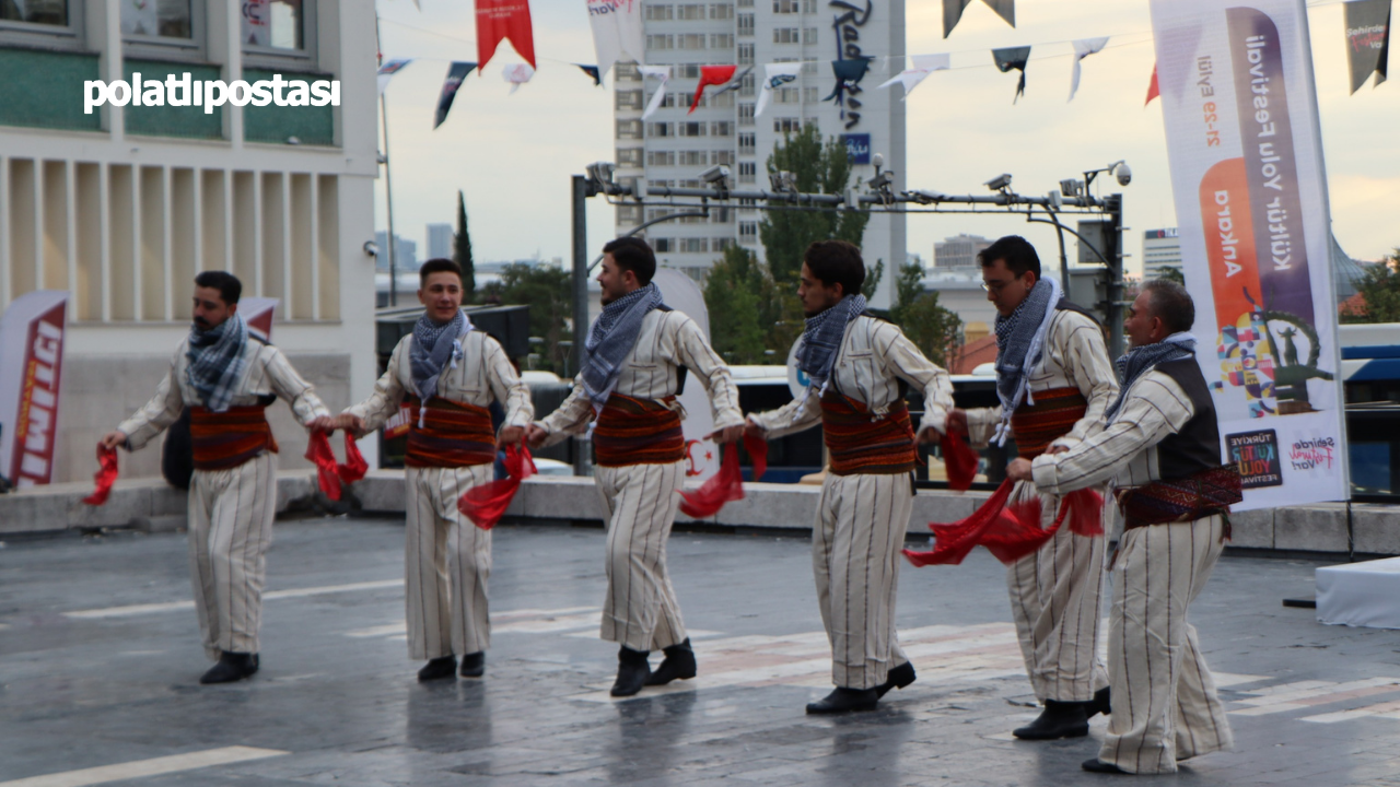 Ulus Meydanı'nda Halk Oyunları Gösterileri Başladı