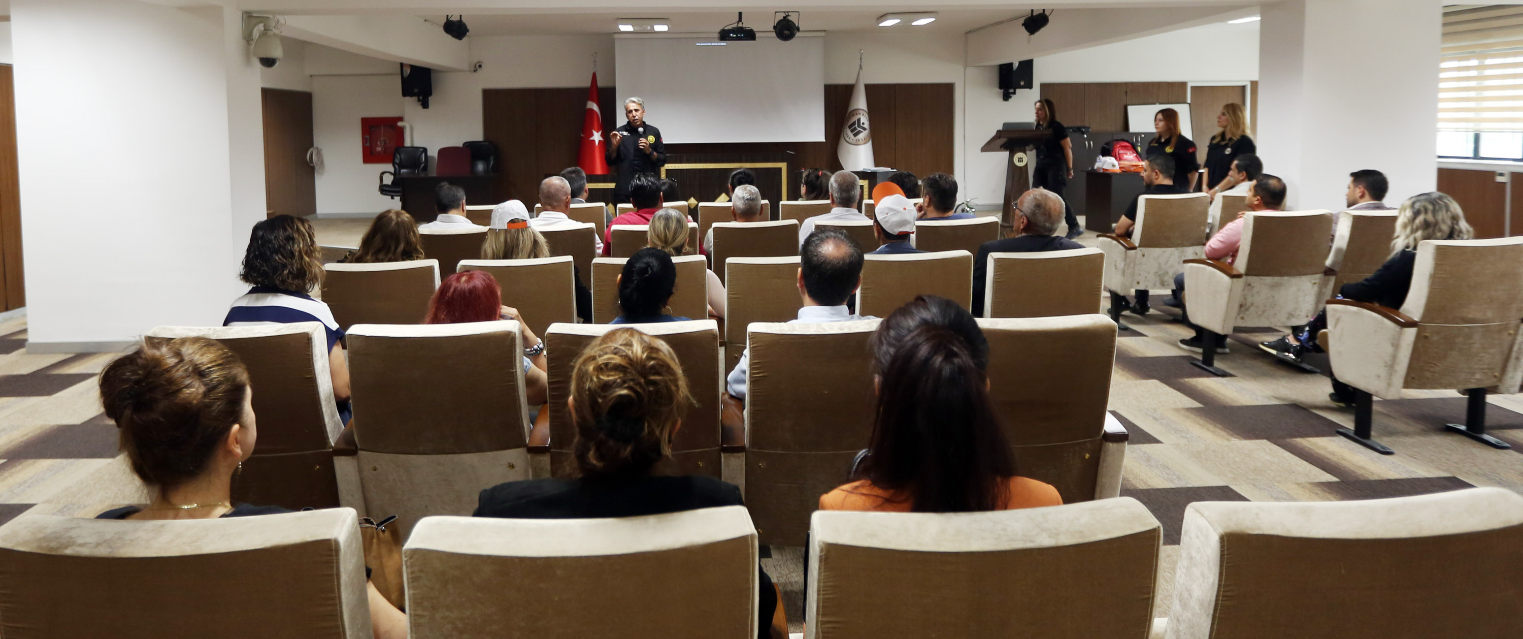 Yenimahalle’de Muhtarlara Afet Konusunda Detaylı Eğitim (3)