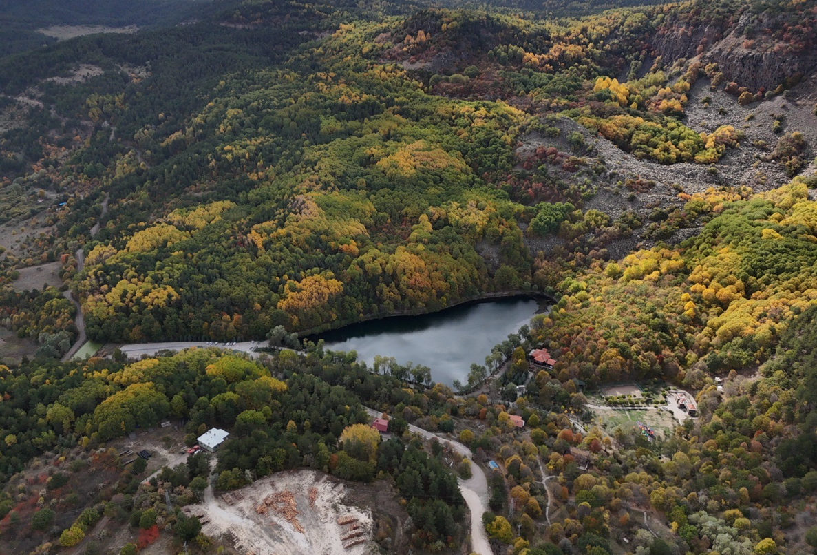 Ankara’nın Doğal Güzelliği Karagöl Tabiat Parkı Ziyaretçilerini Büyülüyor (2)