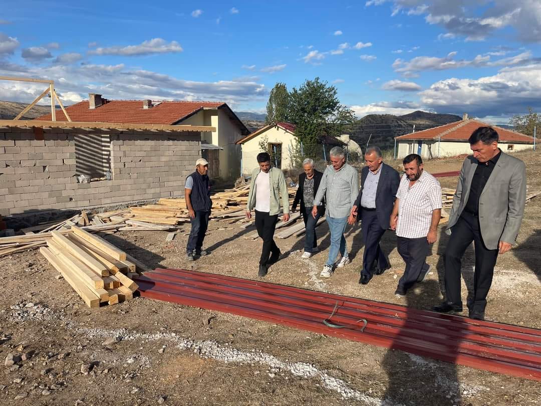 Başkan Adem Ceylan Peçenek Köyü Hanımlar Konağı Yemekhane Inşaatını Yerinde Inceledi (2)