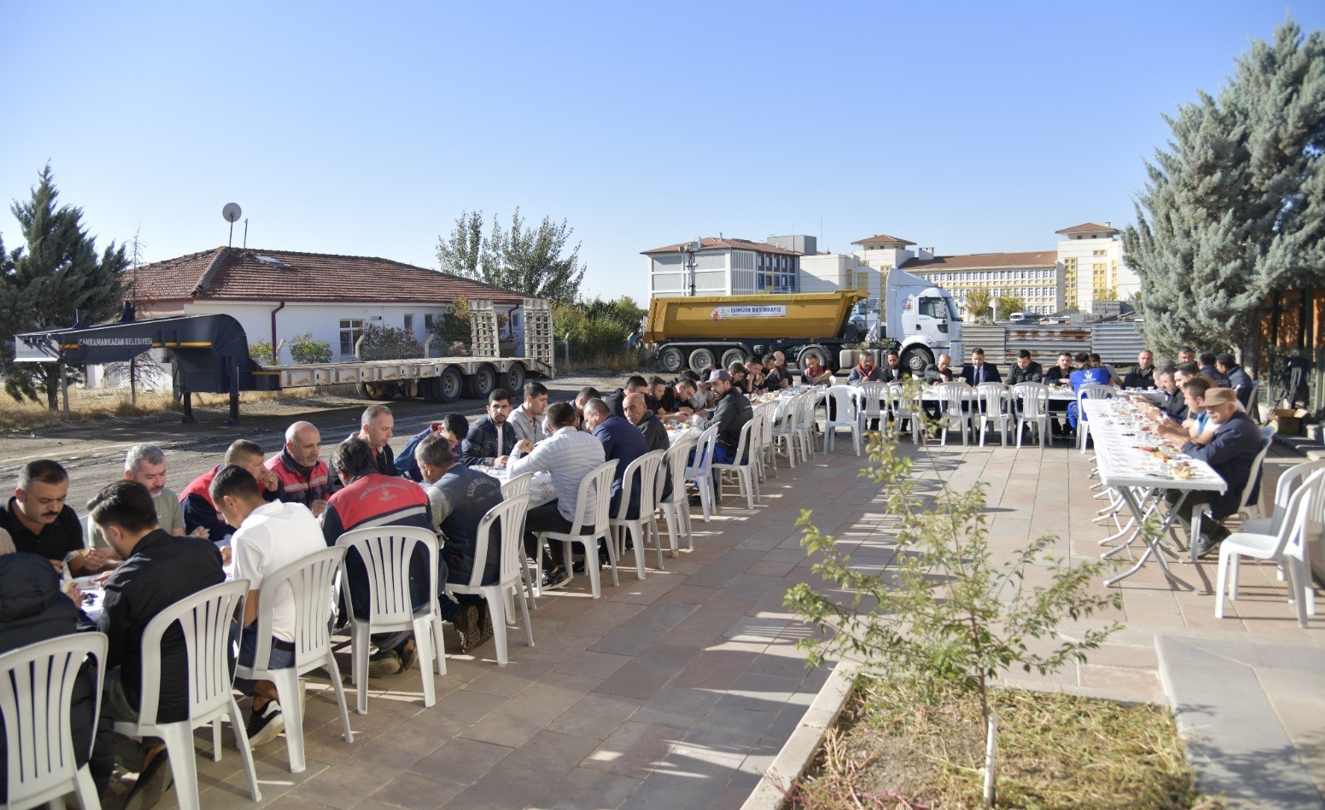 Başkan Çırpanoğlu Fen İşleri Personeli Ile Kahvaltıda Bir Araya Geldi (1)