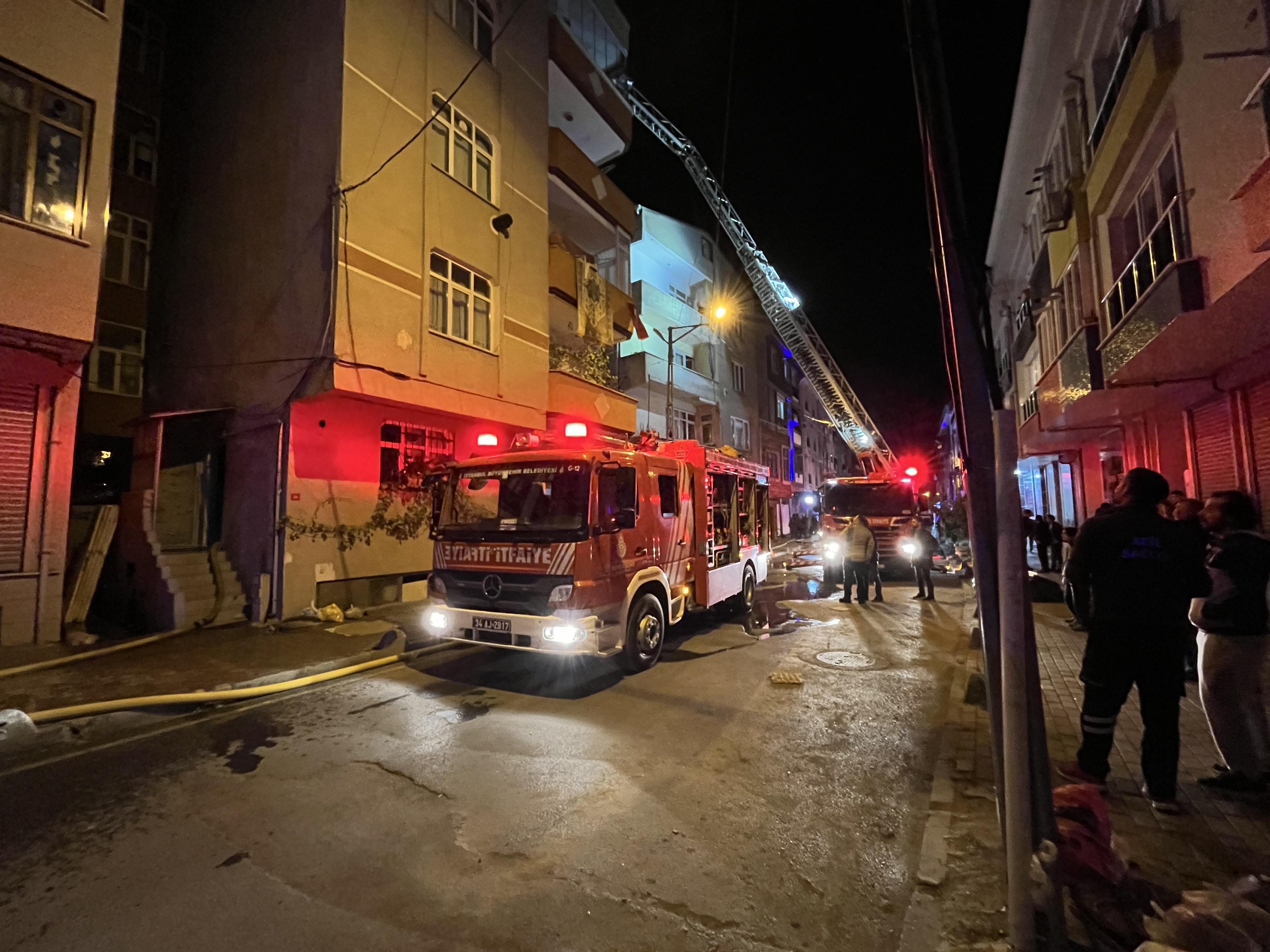 Çatıda Mangal Keyfi Alevlerle Son Buldu! (1)