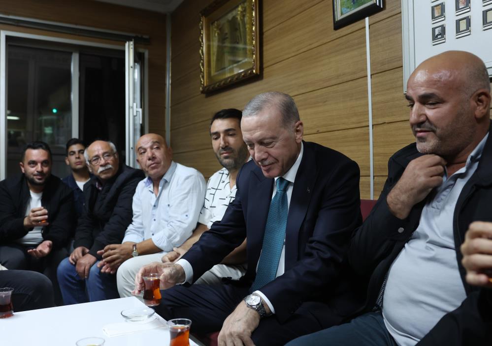 Cumhurbaşkanı Erdoğan, Ankara'da Taksi Durağı'nı Ziyaret Etti (2)