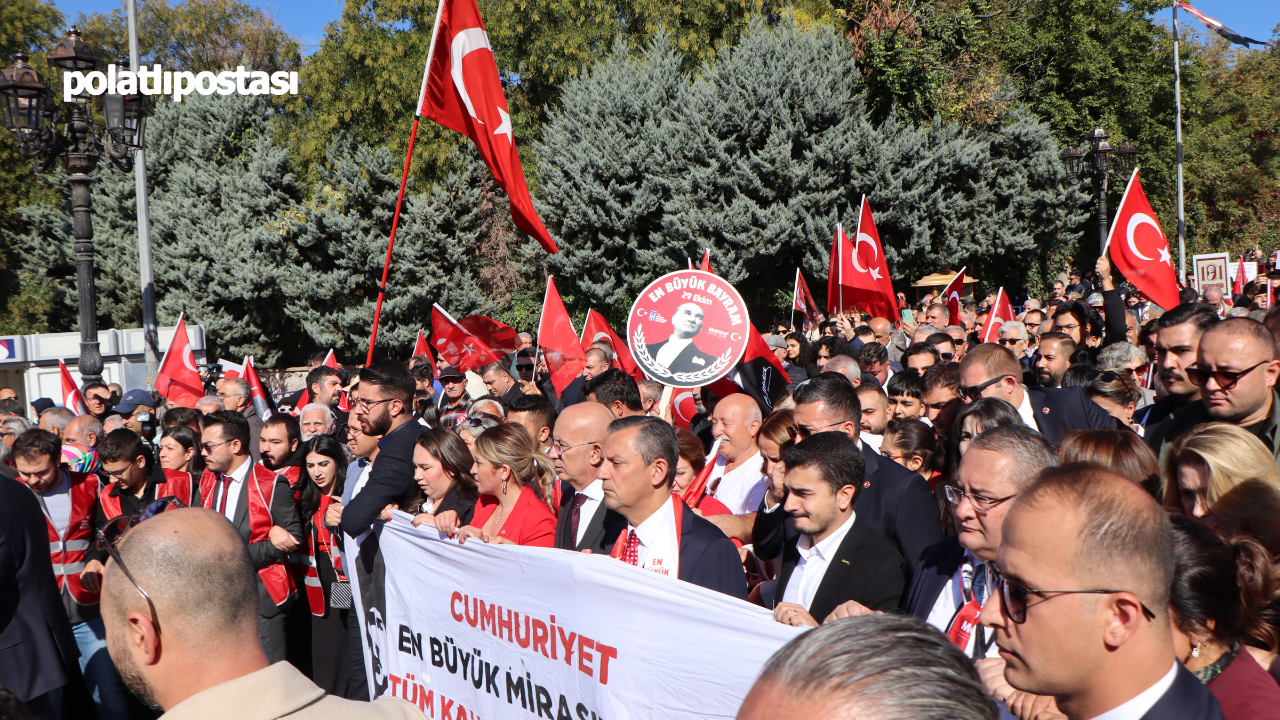 Cumhuriyet’in 101. Yılında Binlerce Kişi Anıtkabir’e Yürüdü!  (2)