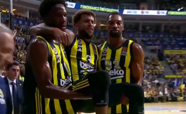 Fenerbahçe'de Şok Sakatlık Yıldız Oyuncuya Ameliyat Kararı Verildi! (2)