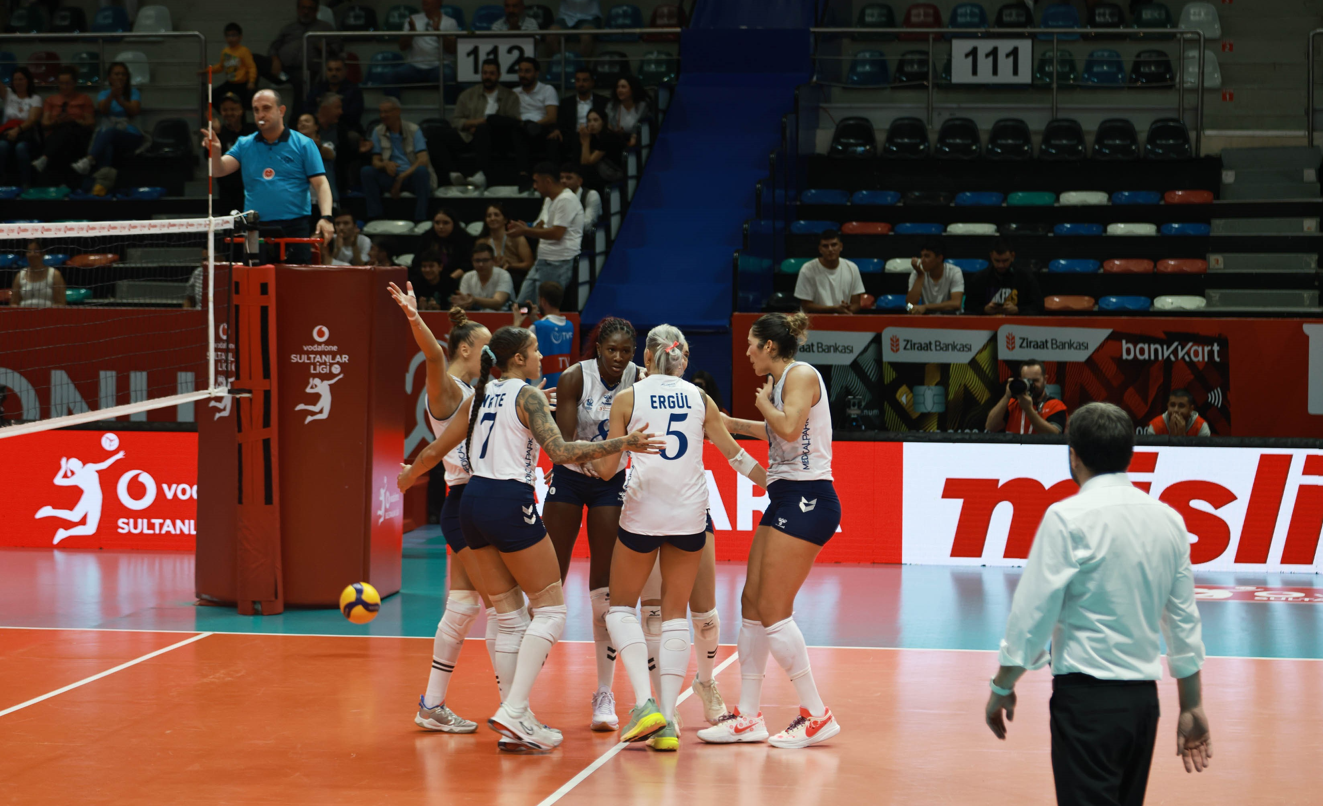 Keçiören Belediyesi Kadın Voleybol Takımı Sezona Galibiyetle Başladı (3)