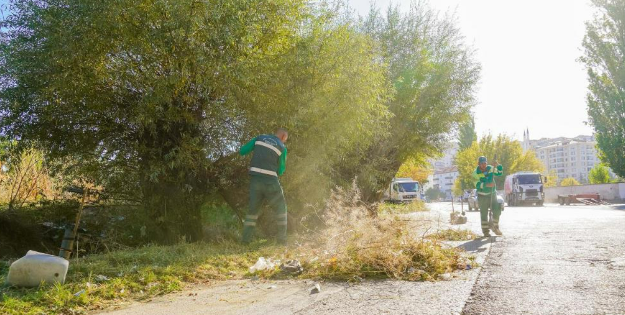 Keçiören’de Budama Ve Temizlik Seferberliği!  (2)