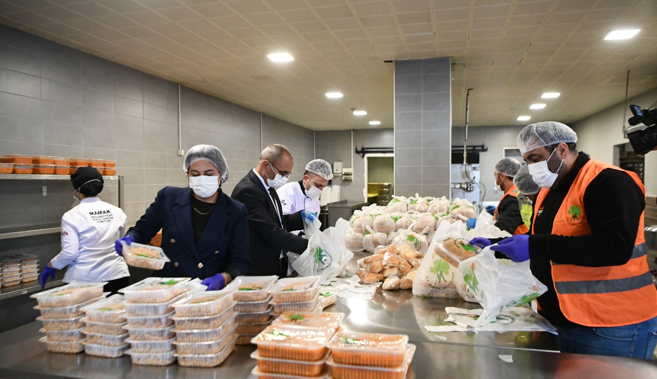 Mamak Belediyesi’nden Yaşlı Ve Engellilere Yemek Desteği (2)