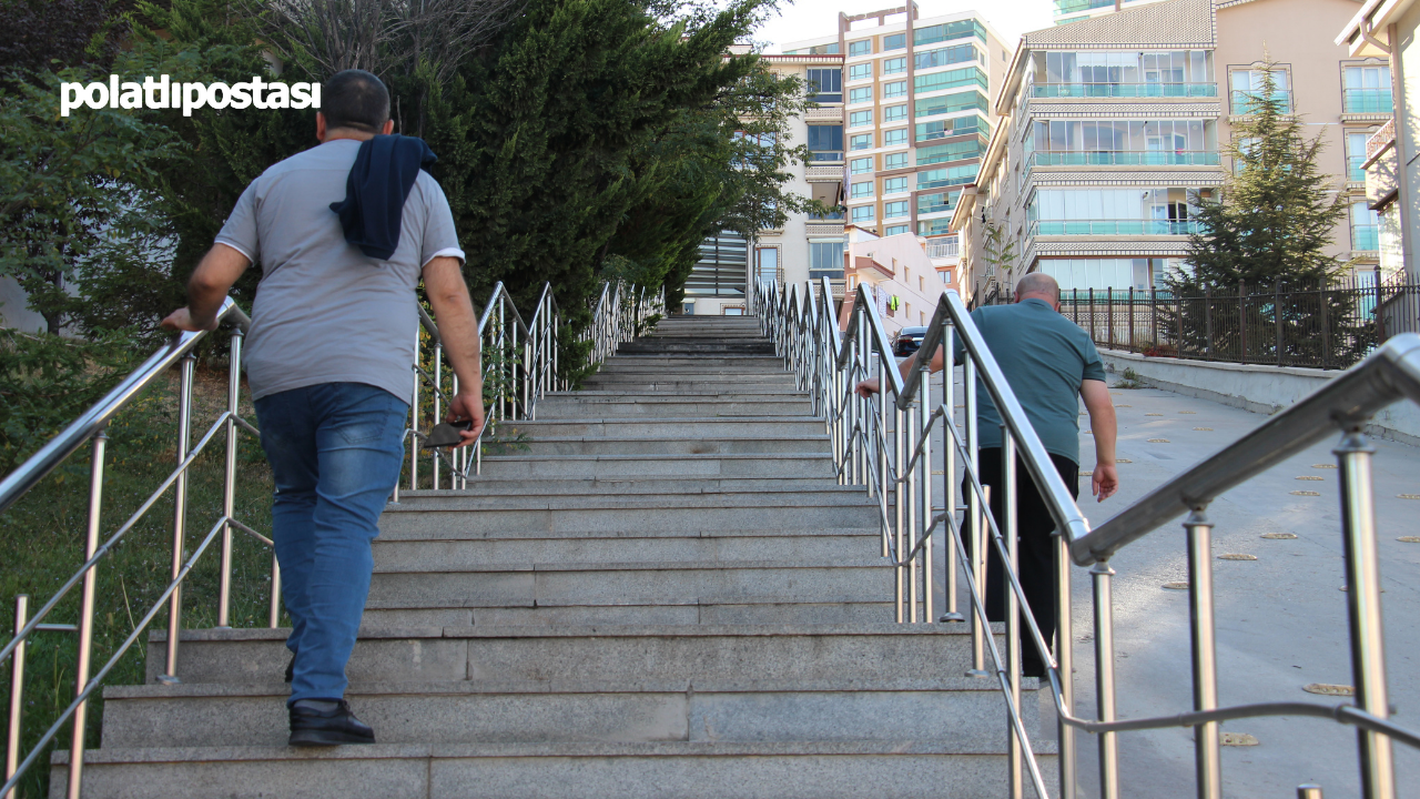 Neşet Ertaş Kültür Merkezi'ndeki Bozuk Asansör Vatandaşları Çileden Çıkardı! (2)