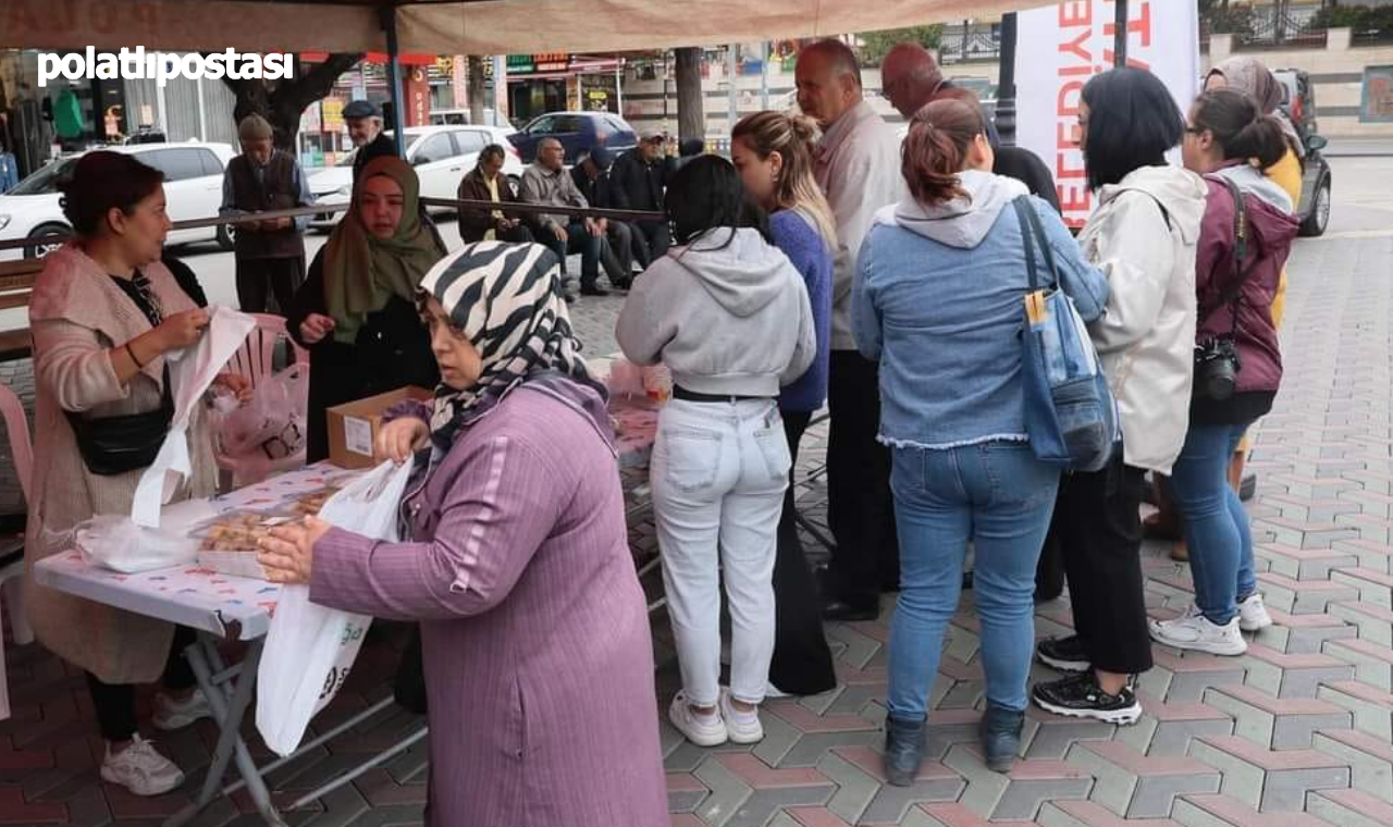 Polatlı Belediyesi Engelsiz Hayat Merkezi Üyeleri El Emeği Göz Nuru Ürünlerini Sergiliyor (1)